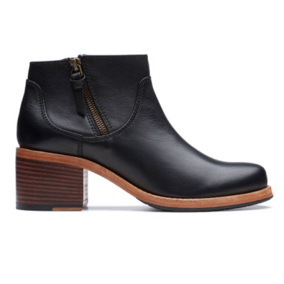 Clarks Women's Clarkdale Dawn Black Leather Boots 9m Wood Tone Soles Zip Closure - Picture 15 of 15